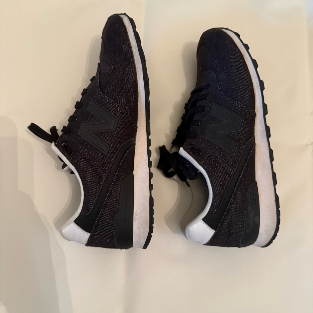 New Balance 696 size 9.5 Black and White denim Sneakers